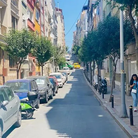 Pangalti'da Bahceli 2+1 Istambul